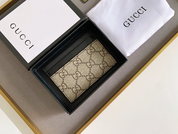 グッチ財布コピー背面デザイン